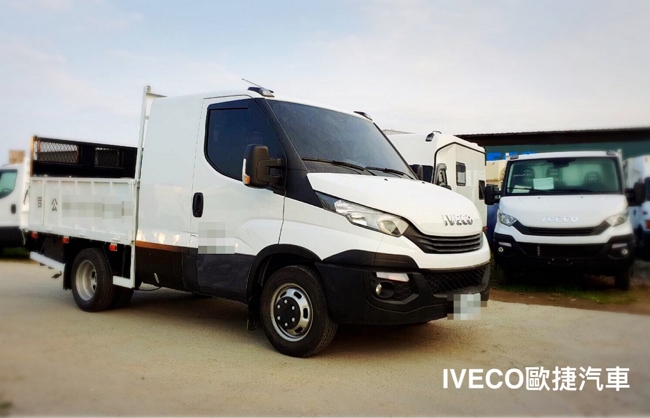 IVECO 《小雙廂》半廂式車體