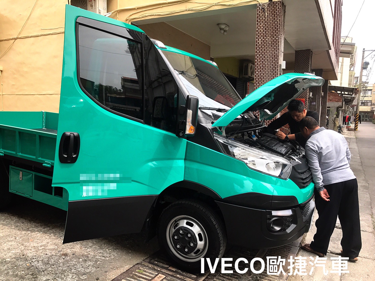 綠色貨車