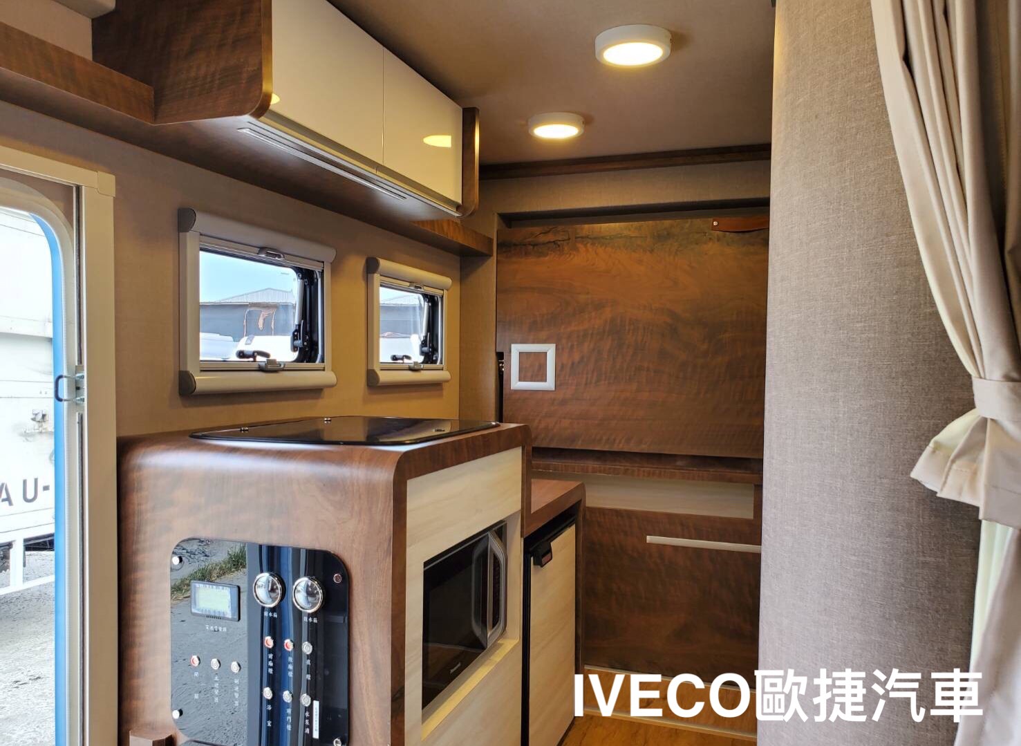 IVECO藍色新露營車改裝