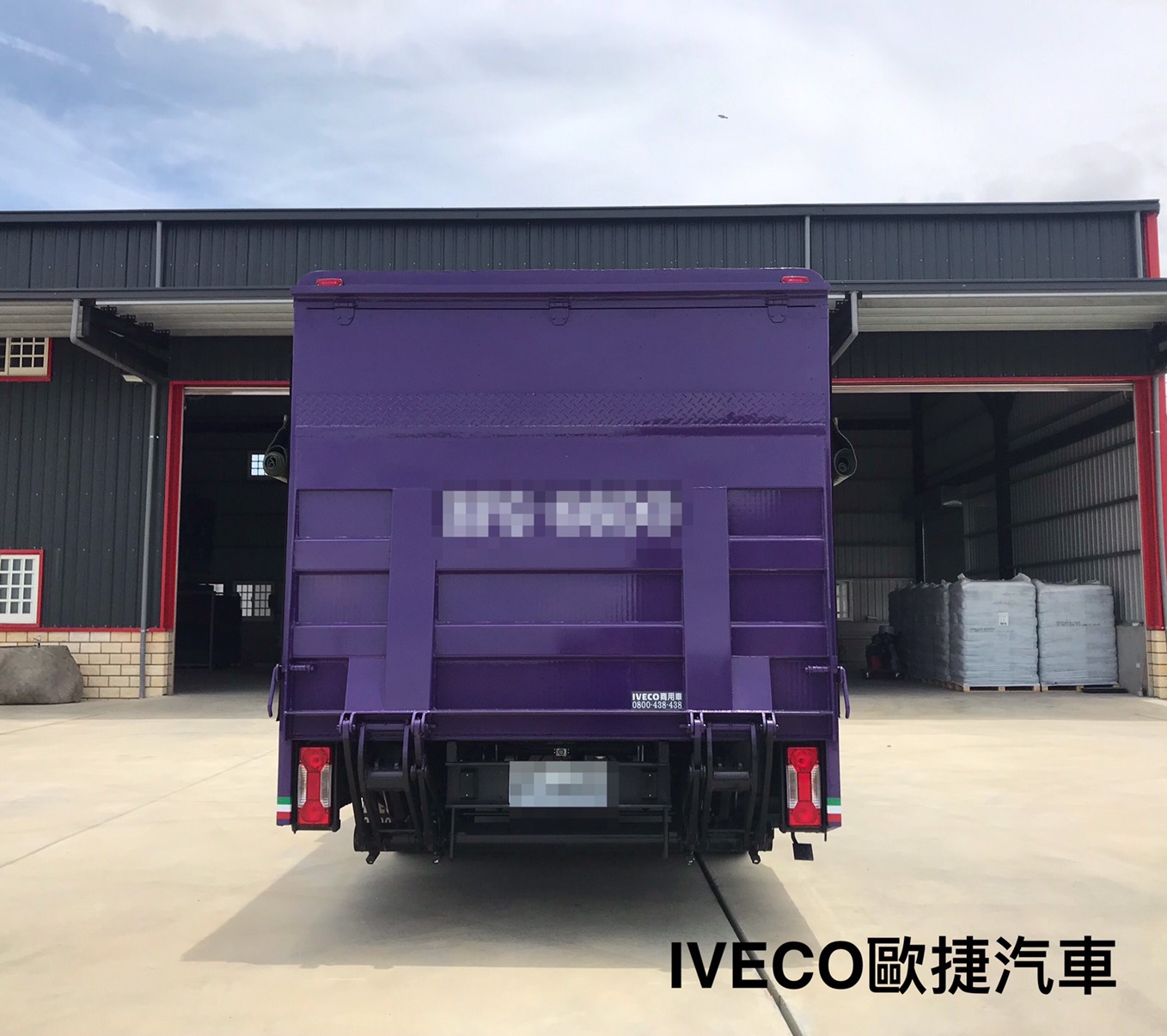 伸縮貨廂-iveco行動改裝