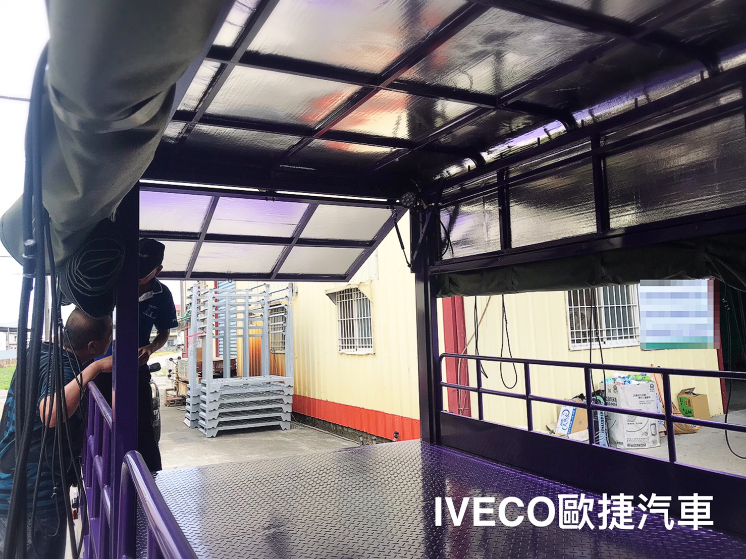 伸縮貨廂-iveco行動改裝