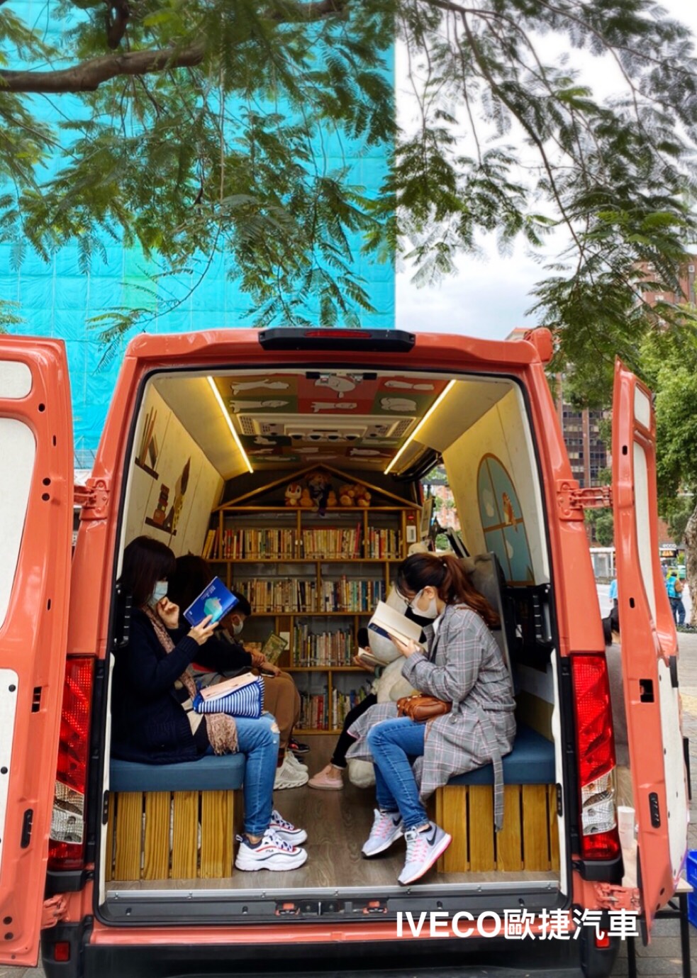 台北市立圖書館行動書車-iveco行動改裝