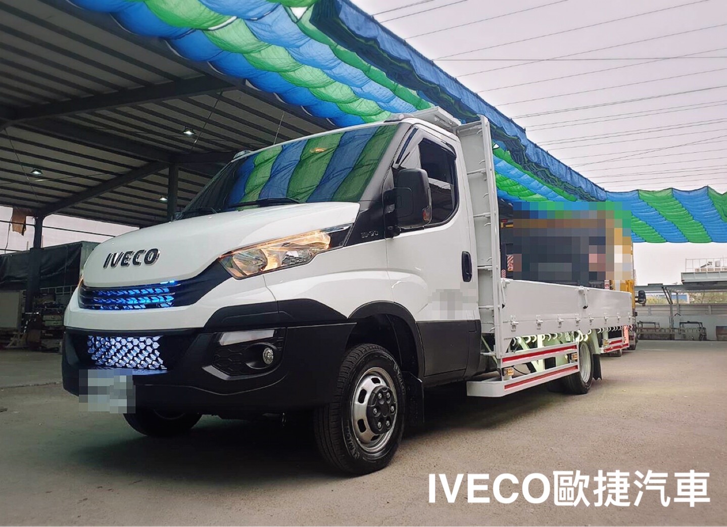 IVECO霸氣貨車燈照耀前行