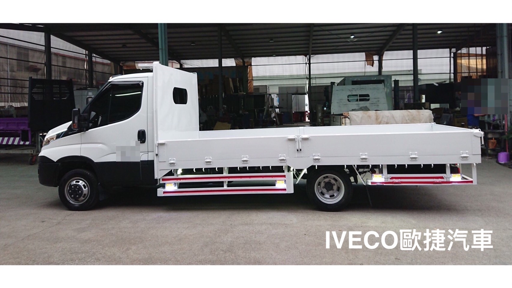 IVECO霸氣貨車燈照耀前行