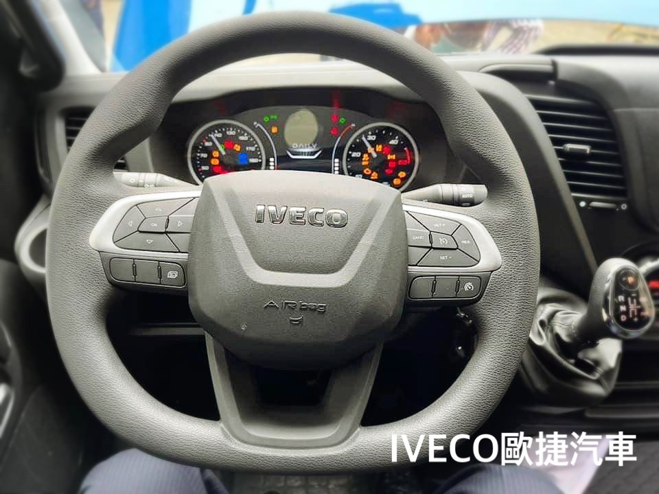 IVECO休閒露營車改裝款