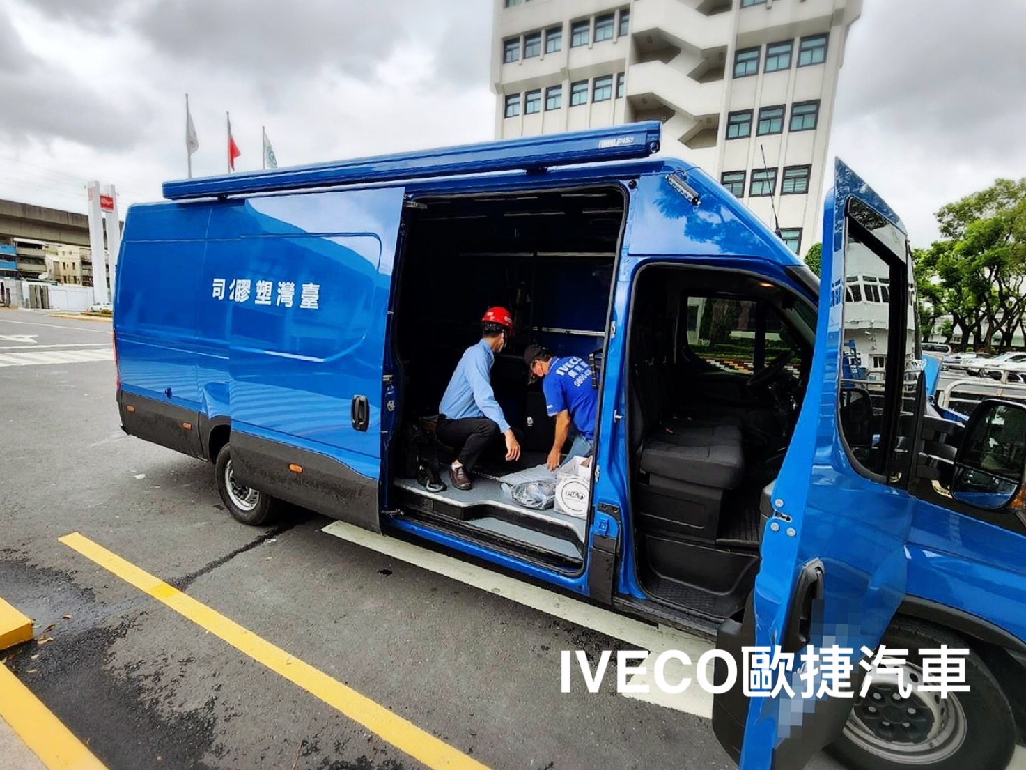 IVECO 現場指揮車 IVECO廂型車