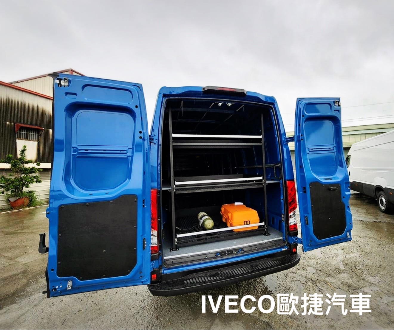 IVECO 現場指揮車 IVECO廂型車