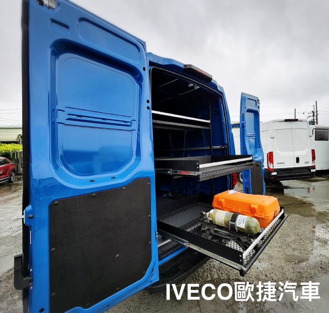 IVECO 現場指揮車 IVECO廂型車