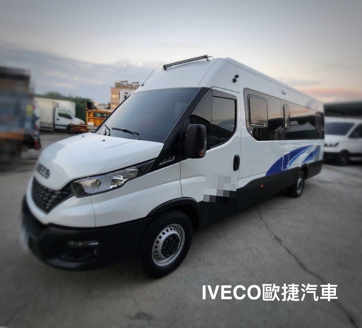 自走廂型露營車