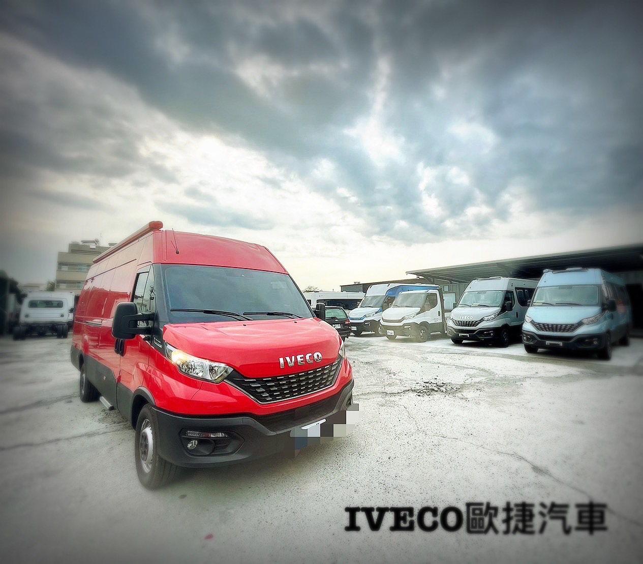 IVECO紅色廂型貨車改裝