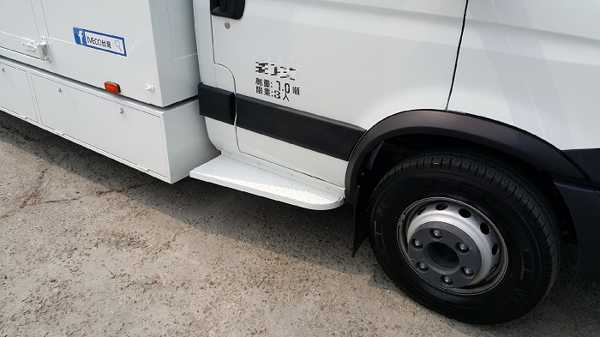 IVECO三噸半 七噸大貨車.伸縮貨斗.鋁貨斗.塑膠.手工具.物流運輸車.救護車.省油.貨車內裝
