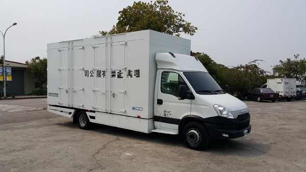 IVECO三噸半 七噸大貨車.伸縮貨斗.鋁貨斗.塑膠.手工具.物流運輸車.救護車.省油.貨車內裝