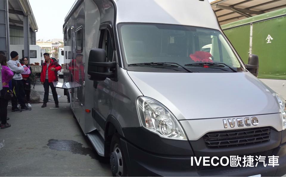 IVECO 行動露營車