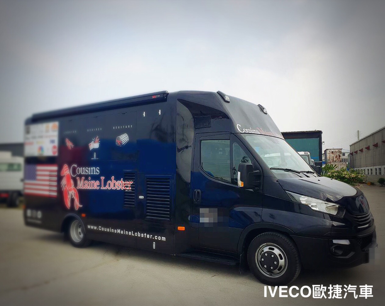 低調曜石黑IVECO餐車